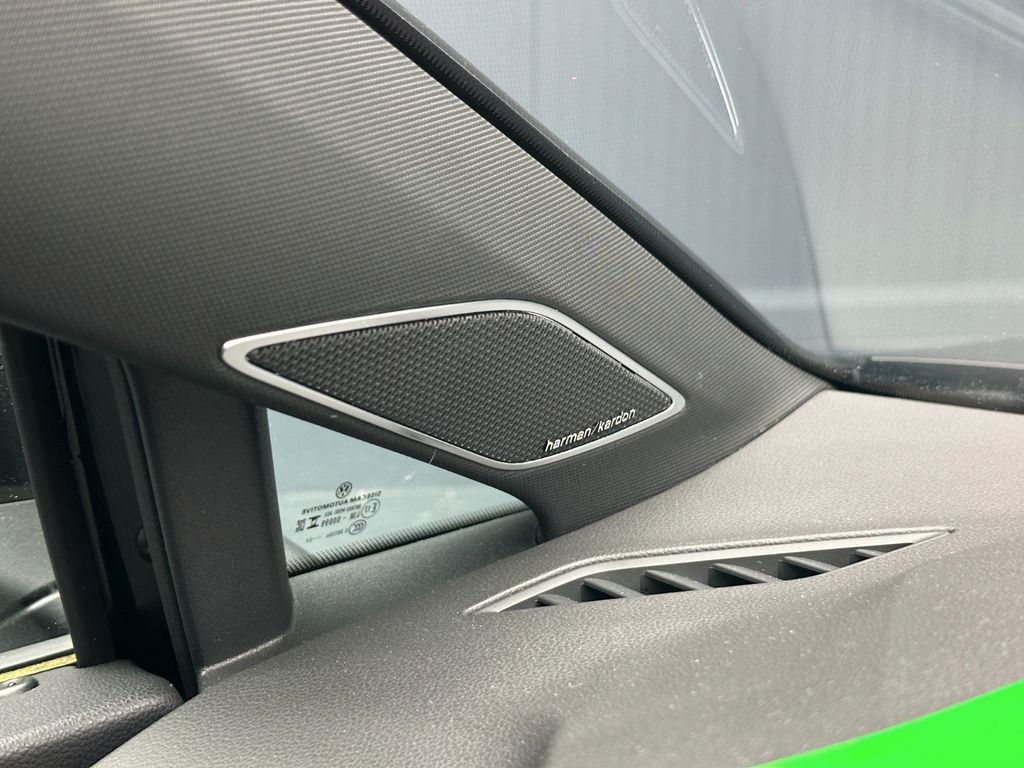 Volkswagen Golf 2024 г. Чёрный, пробег 24000 км