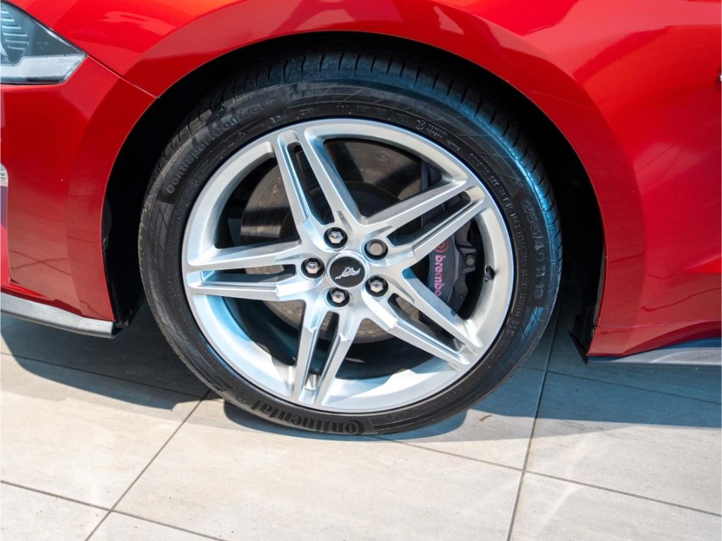 Ford Mustang 2021 г. Красный, пробег 48595 км