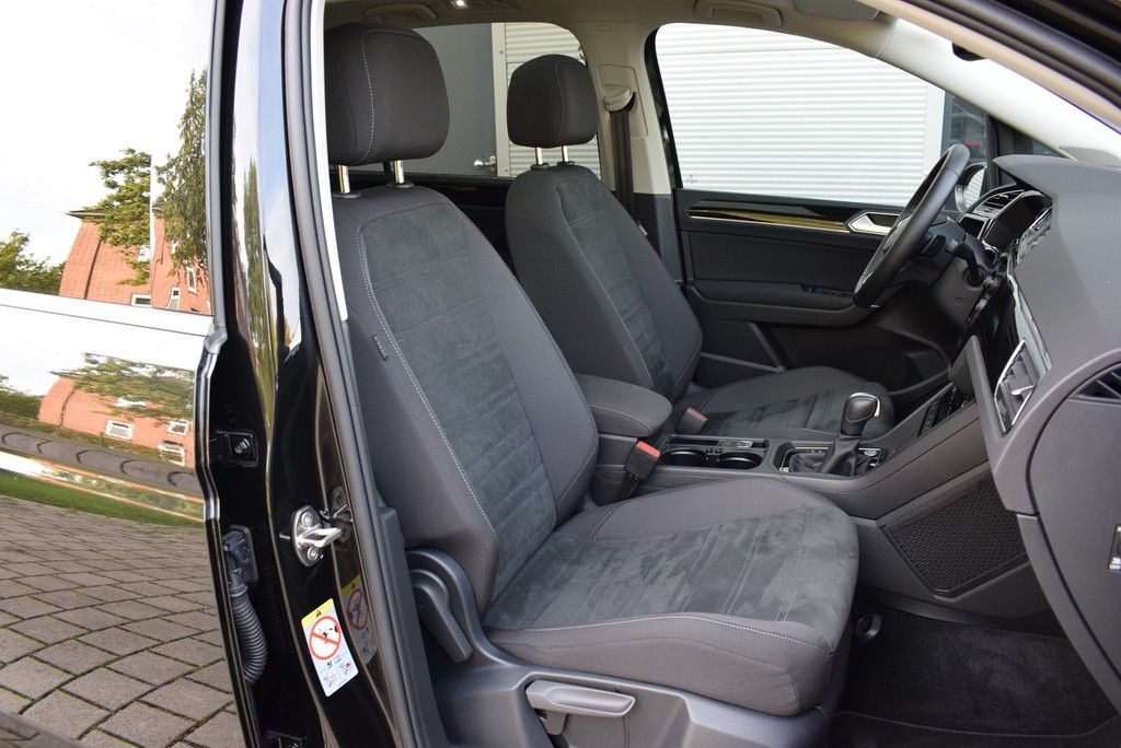 Volkswagen Touran 2026 г. Чёрный, пробег 13200 км