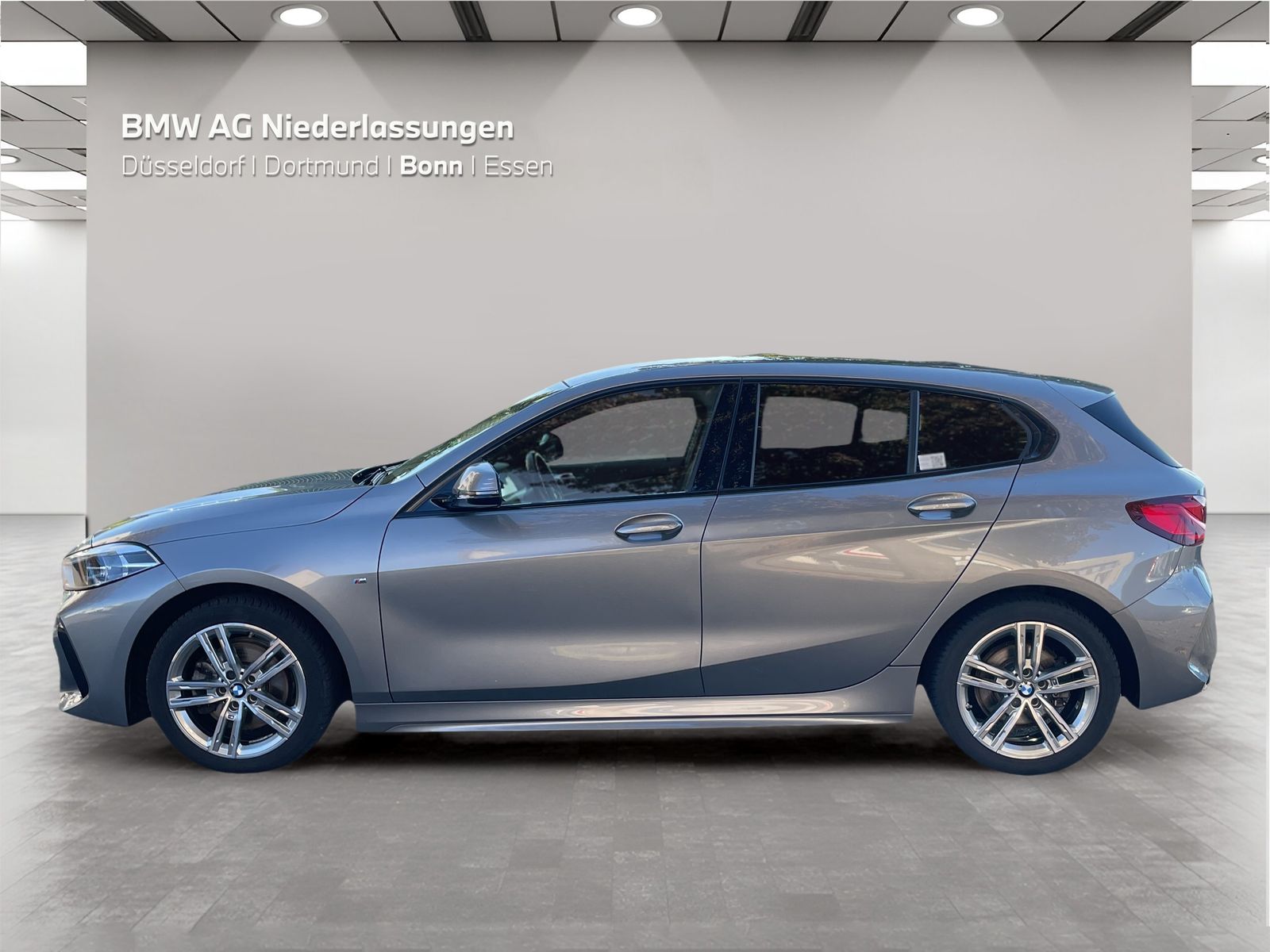 BMW 118 2023 г. Серый, пробег 36284 км