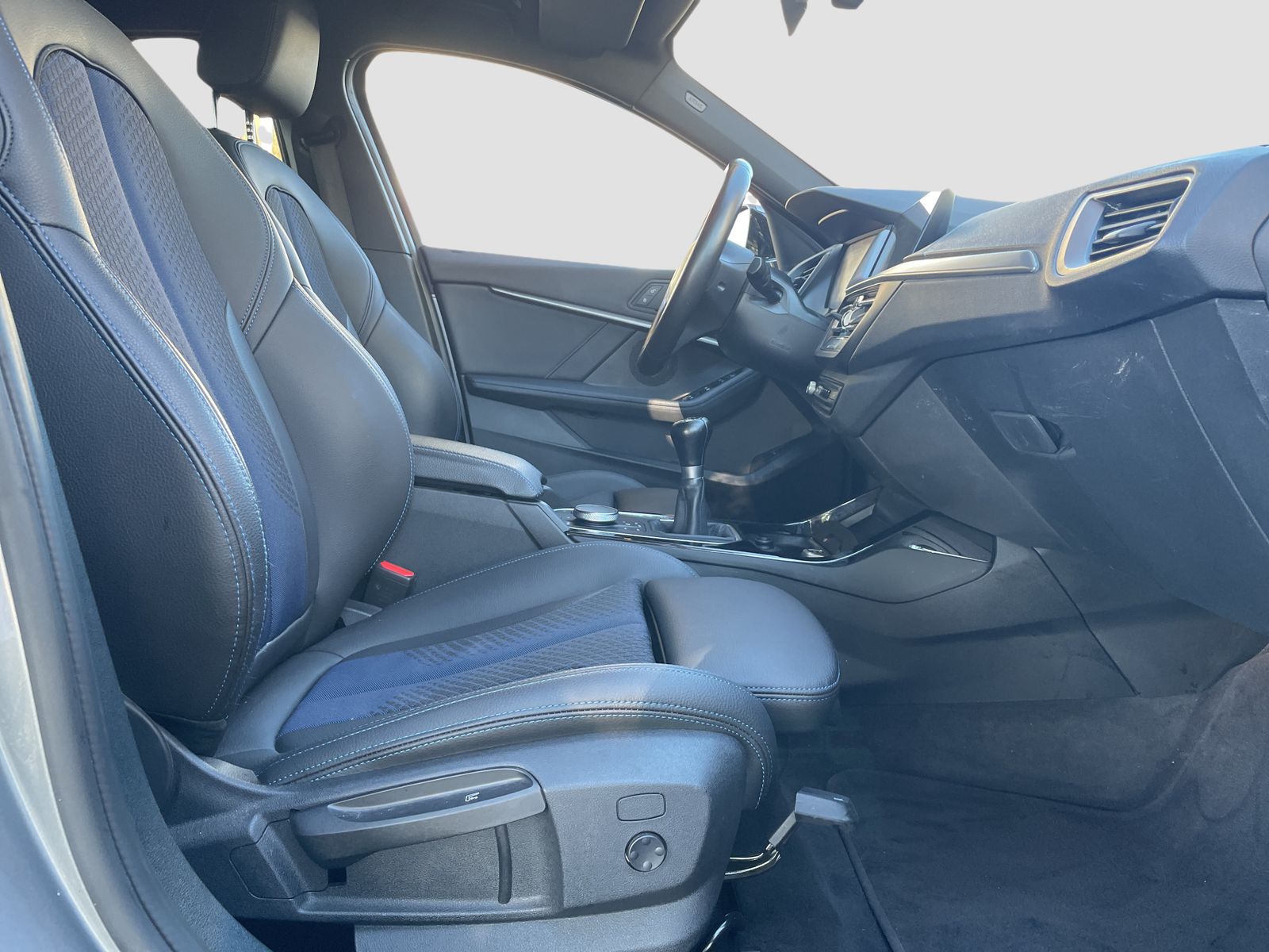 BMW 118 2023 г. Серый, пробег 36284 км