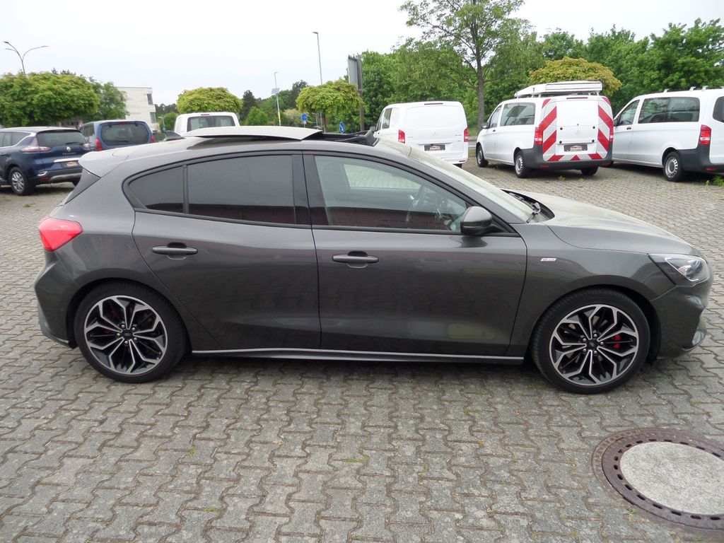Ford Focus 2021 г. Серый, пробег 50000 км
