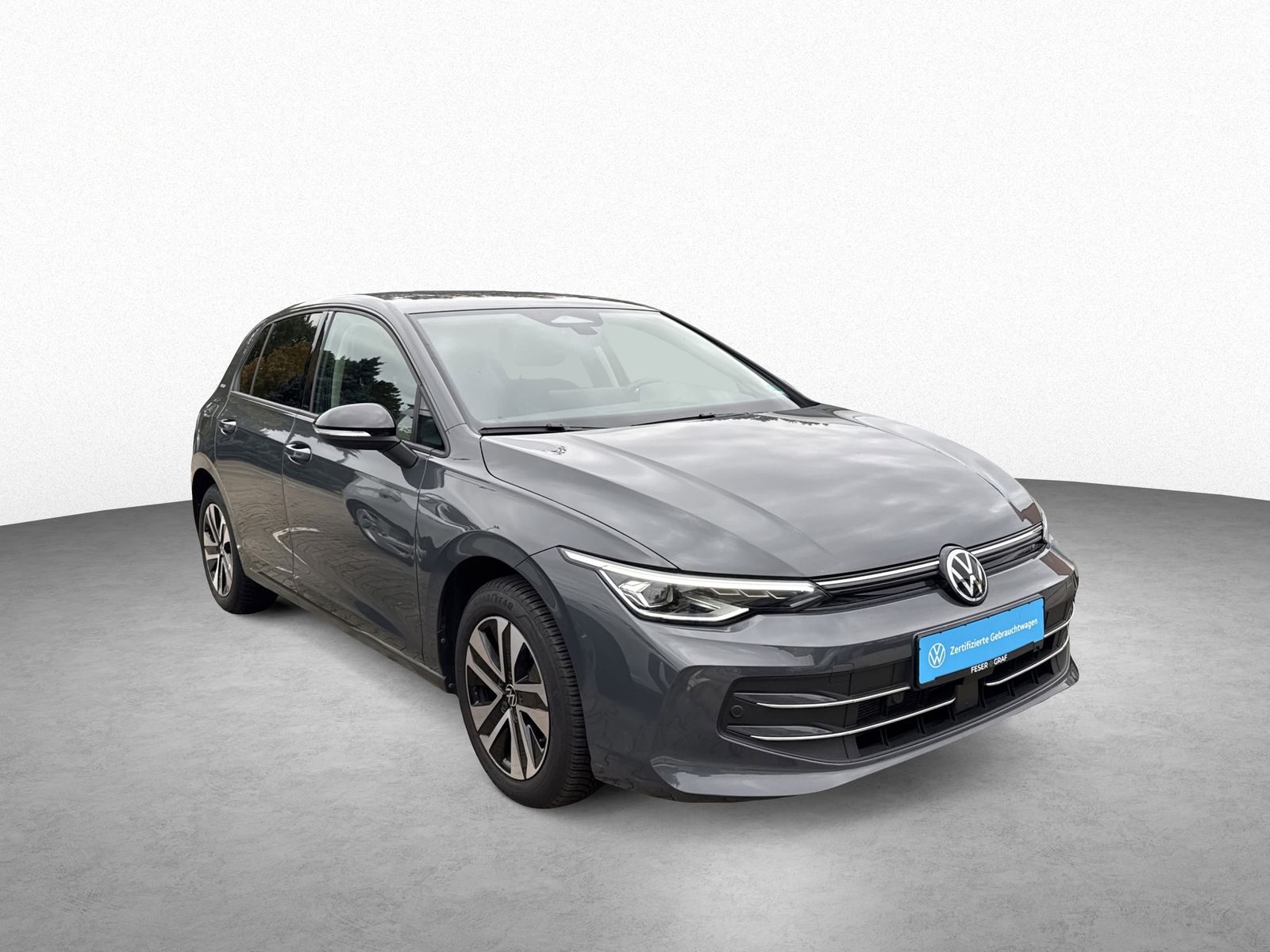 Volkswagen Golf 2026 г. Серый, пробег 18900 км