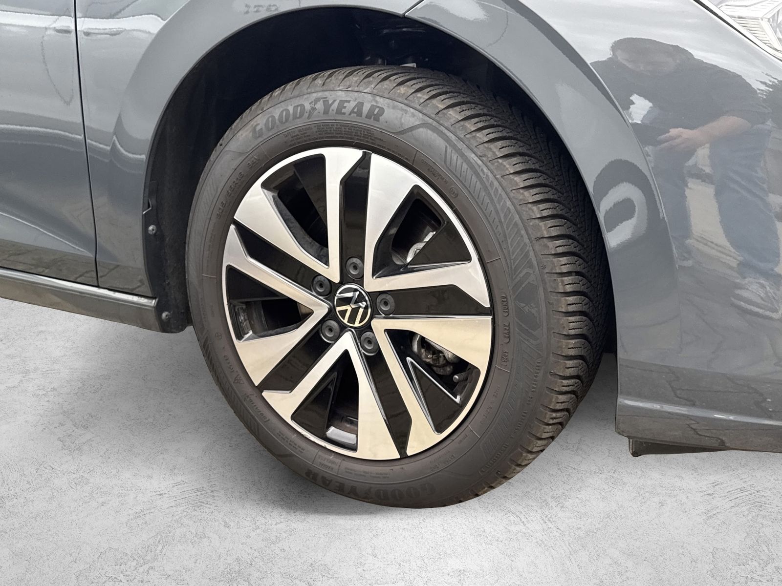 Volkswagen Golf 2026 г. Серый, пробег 18900 км