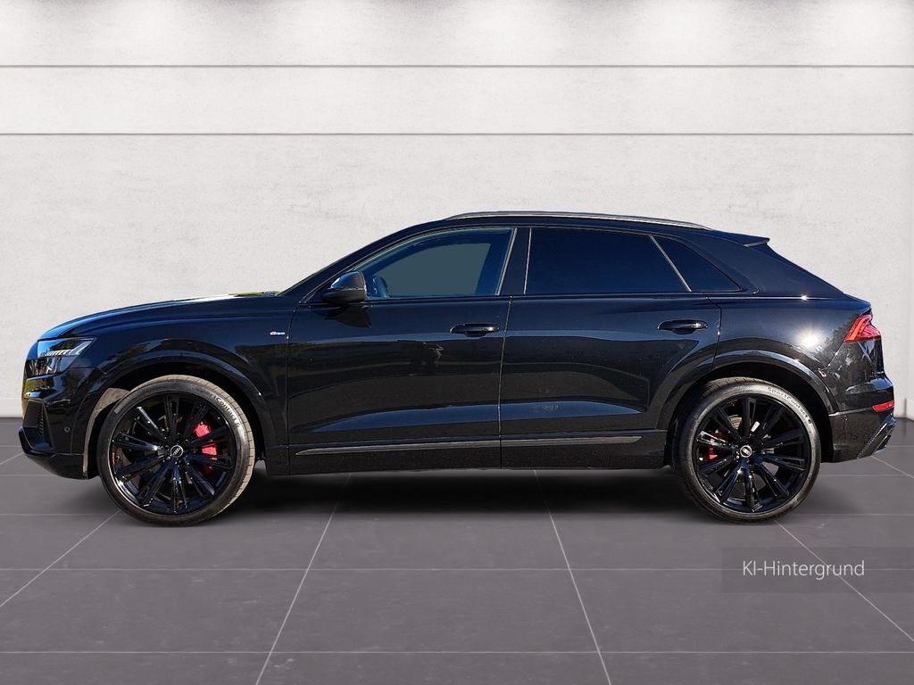 Audi Q8 2023 г. Чёрный, пробег 33050 км