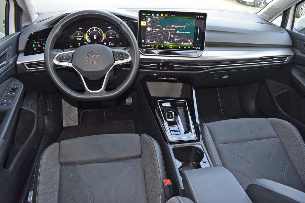 Volkswagen Golf 2025 г. Белый, пробег 58700 км