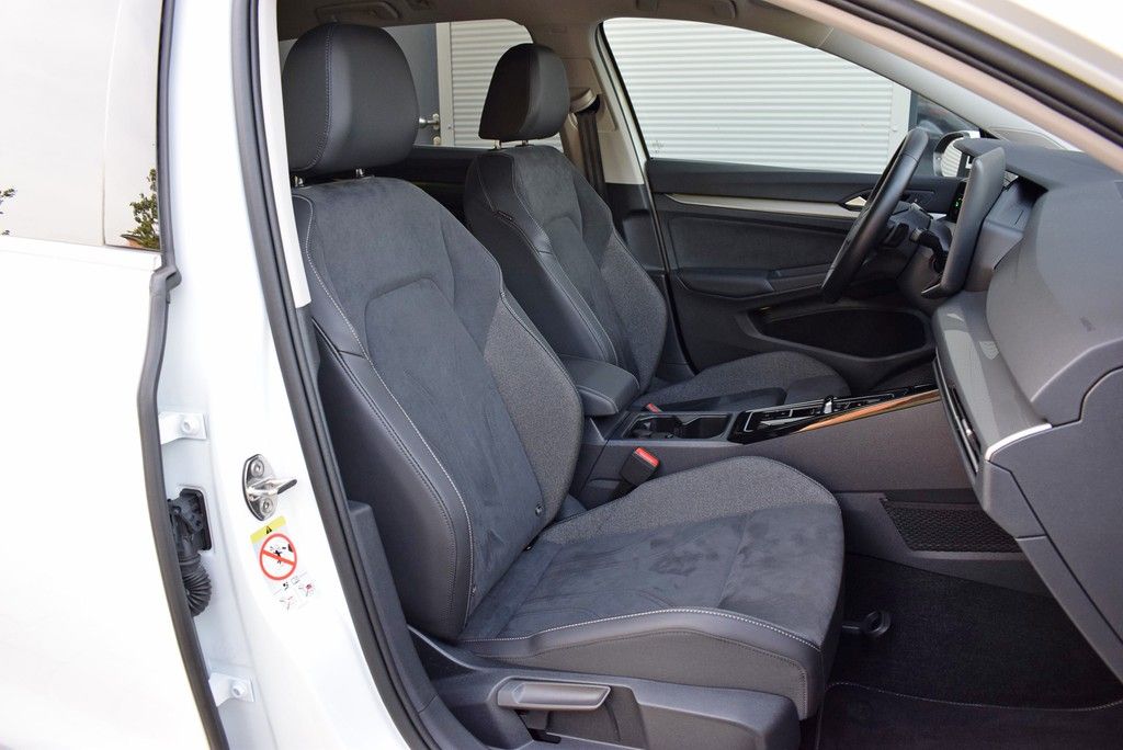 Volkswagen Golf 2025 г. Белый, пробег 58700 км