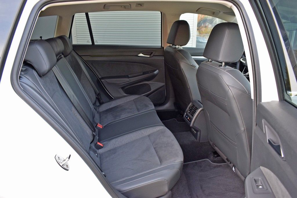 Volkswagen Golf 2025 г. Белый, пробег 58700 км