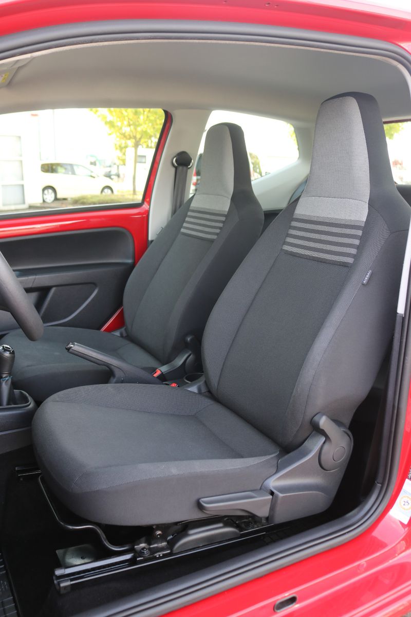 Volkswagen up! 2023 г. Красный, пробег 58230 км