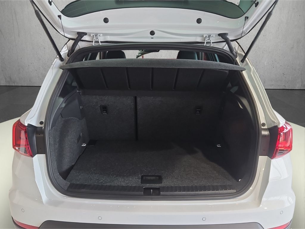 SEAT Arona 2023 г. Белый, пробег 44629 км