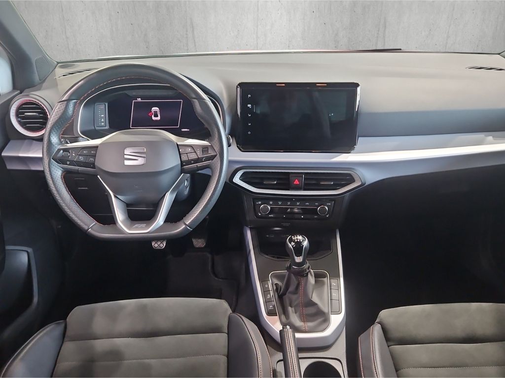 SEAT Arona 2023 г. Белый, пробег 44629 км