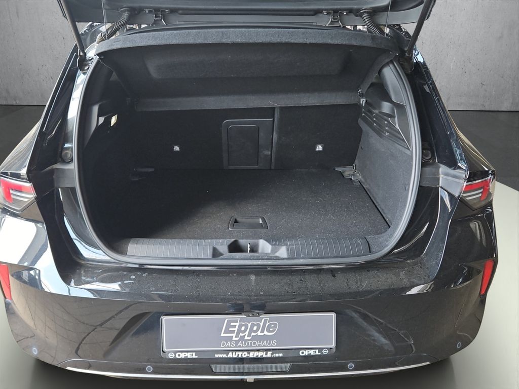 Opel Astra 2023 г. Чёрный, пробег 57720 км