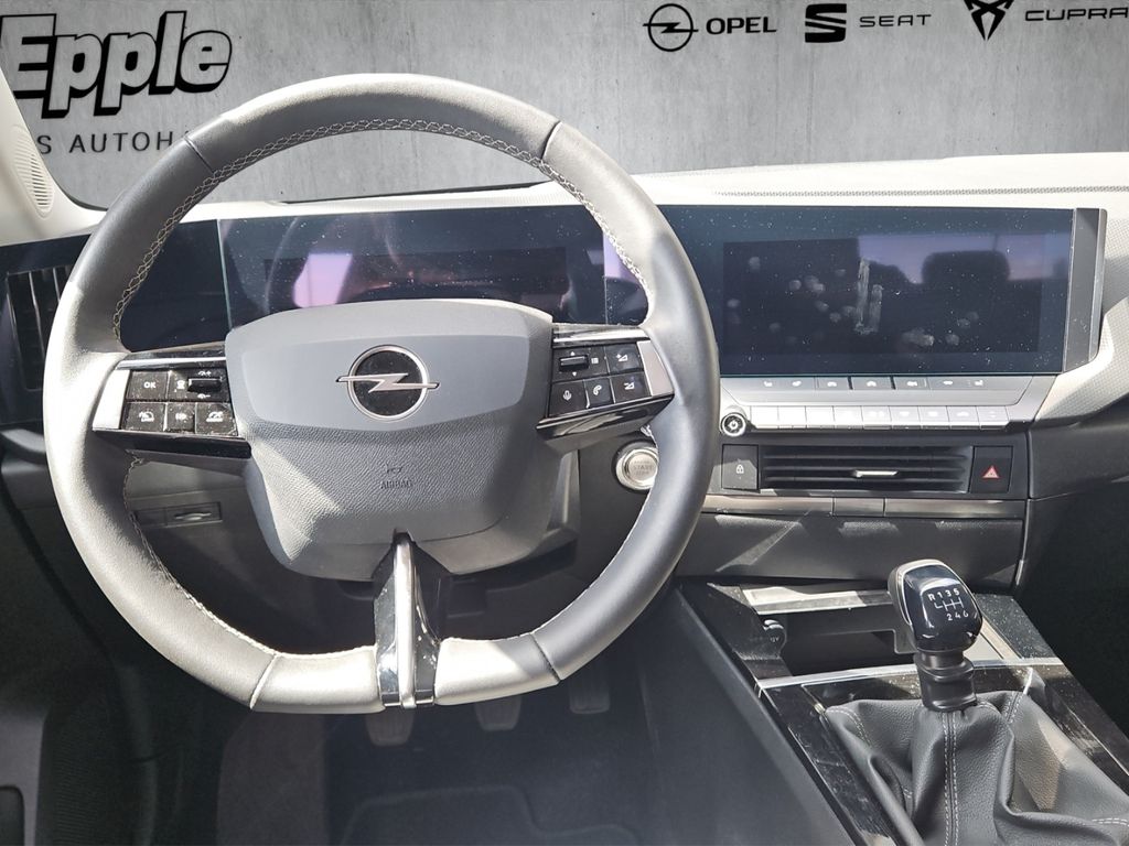Opel Astra 2023 г. Чёрный, пробег 57720 км