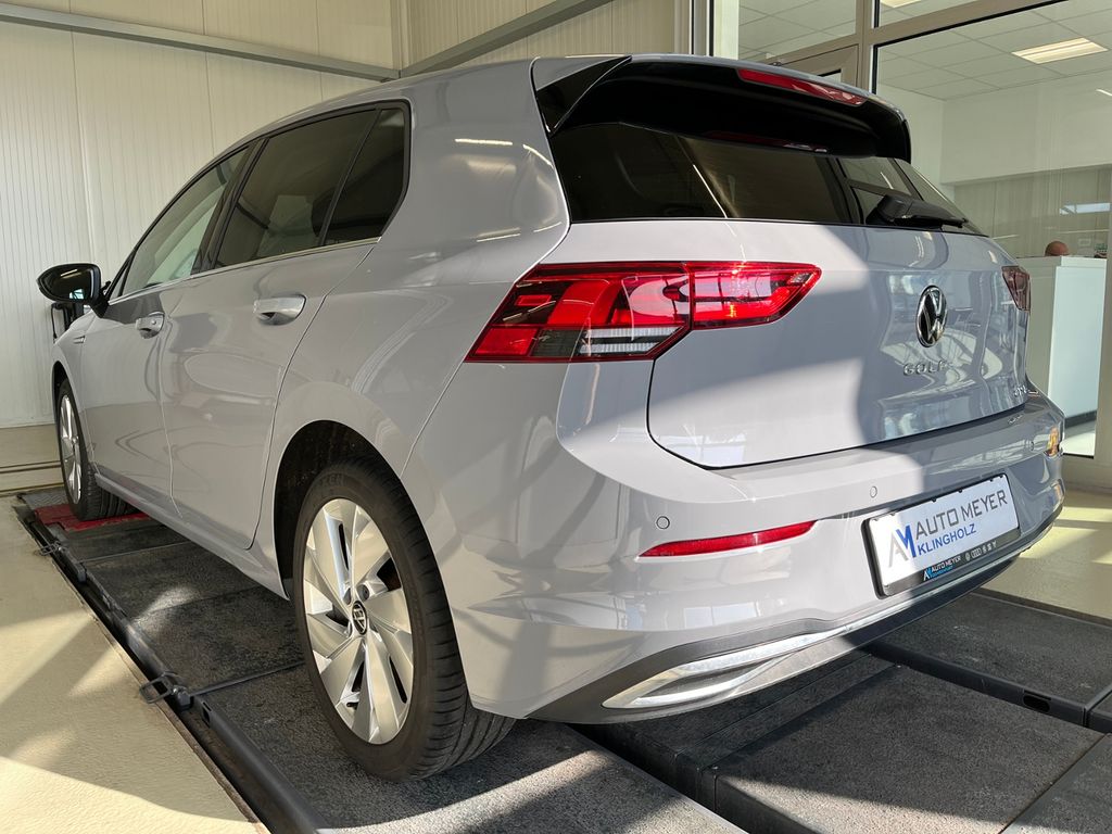 Volkswagen Golf 2024 г. Серый, пробег 42600 км