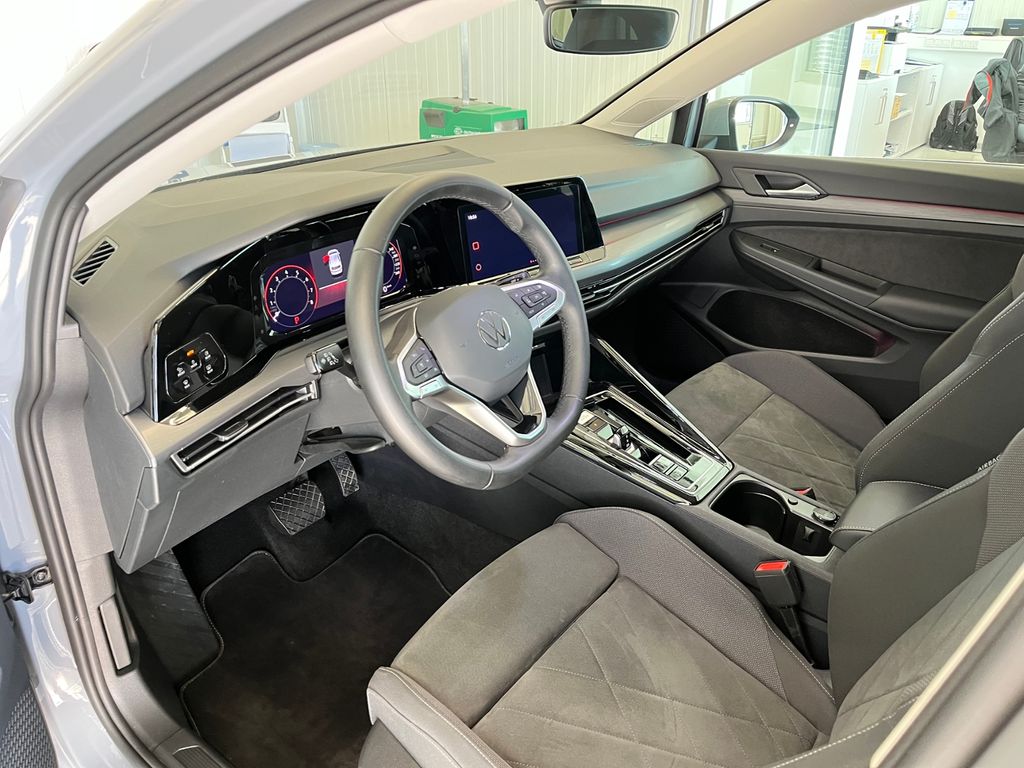 Volkswagen Golf 2024 г. Серый, пробег 42600 км