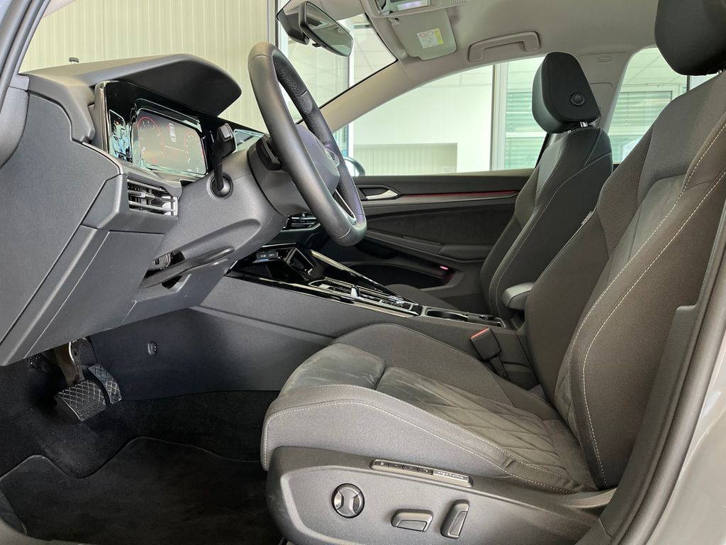 Volkswagen Golf 2024 г. Серый, пробег 42600 км