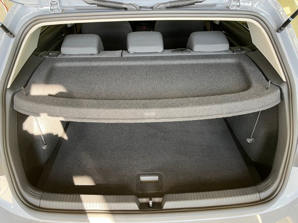 Volkswagen Golf 2024 г. Серый, пробег 42600 км