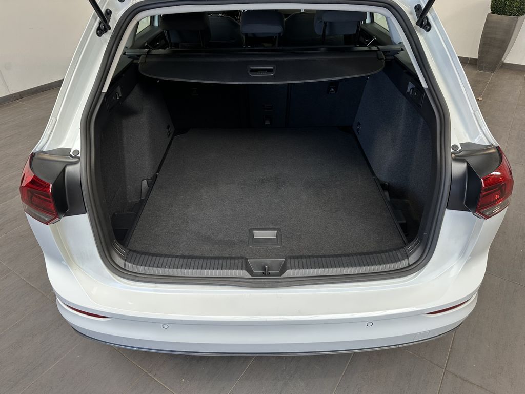 Volkswagen Golf 2023 г. Белый, пробег 46750 км