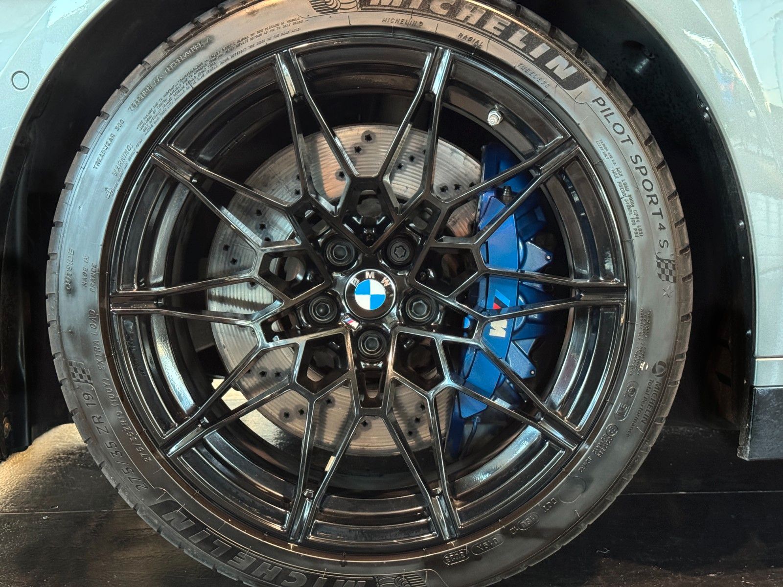 BMW M3 2023 г. Серый, пробег 52165 км