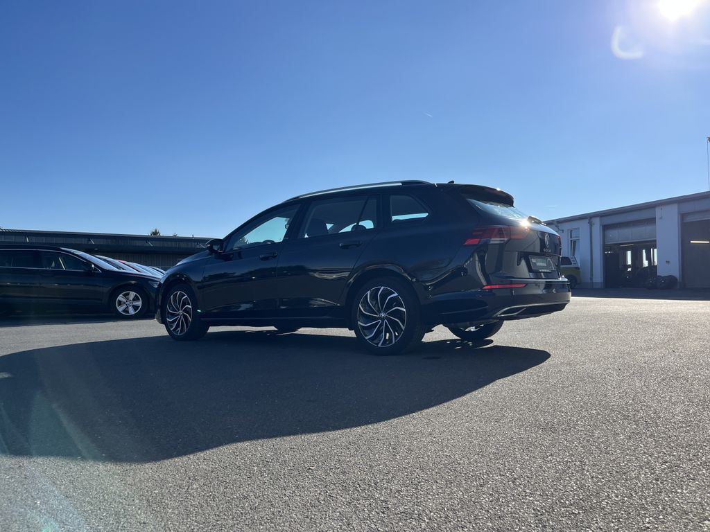 Volkswagen Golf 2023 г. Чёрный, пробег 49987 км