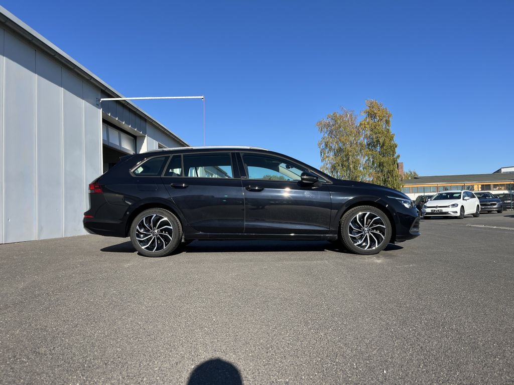 Volkswagen Golf 2023 г. Чёрный, пробег 49987 км