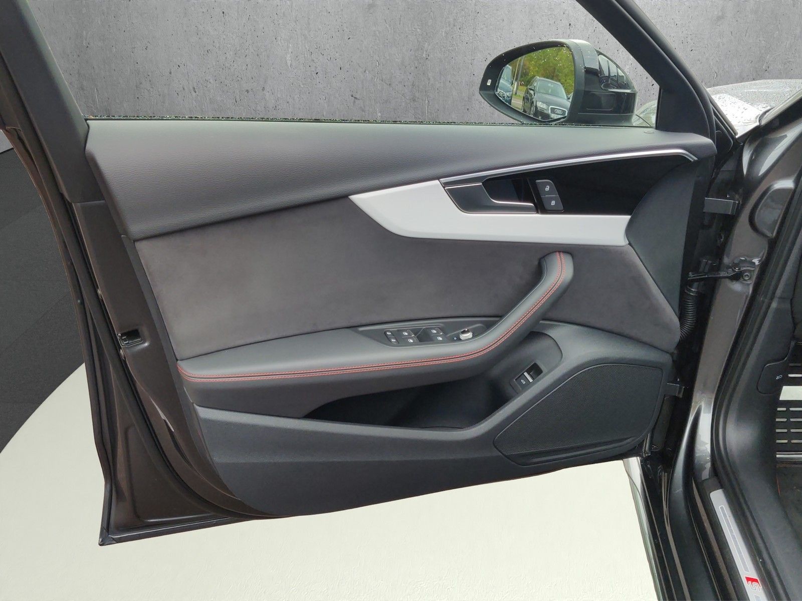 Audi A4 2023 г. Серый, пробег 54900 км