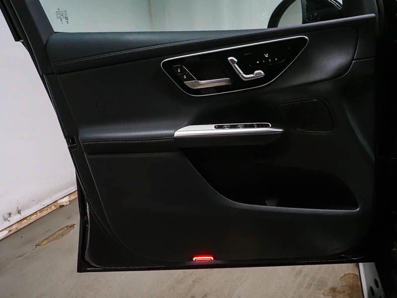 Mercedes-Benz GLC 300 2025 г. Чёрный, пробег 13736 км