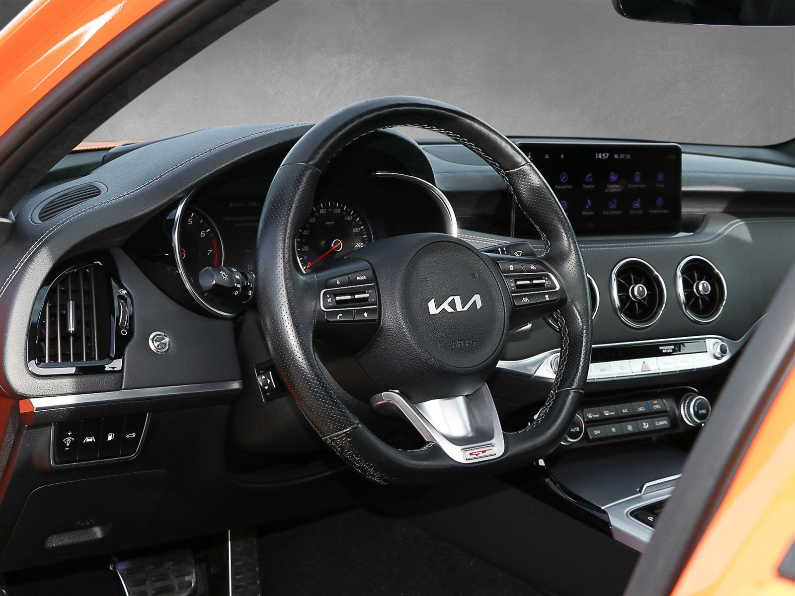 Kia Stinger 2022 г. Оранжевый, пробег 44671 км