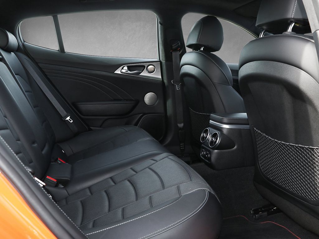 Kia Stinger 2022 г. Оранжевый, пробег 44671 км