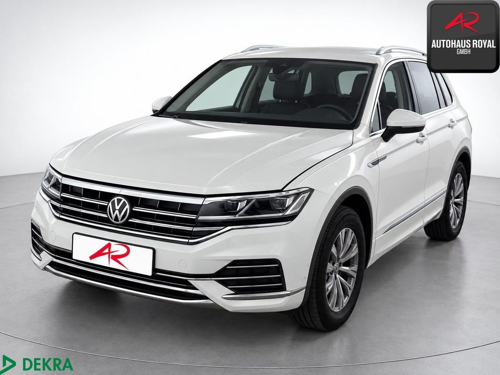 Volkswagen Touareg 2023 г. Белый, пробег 54107 км