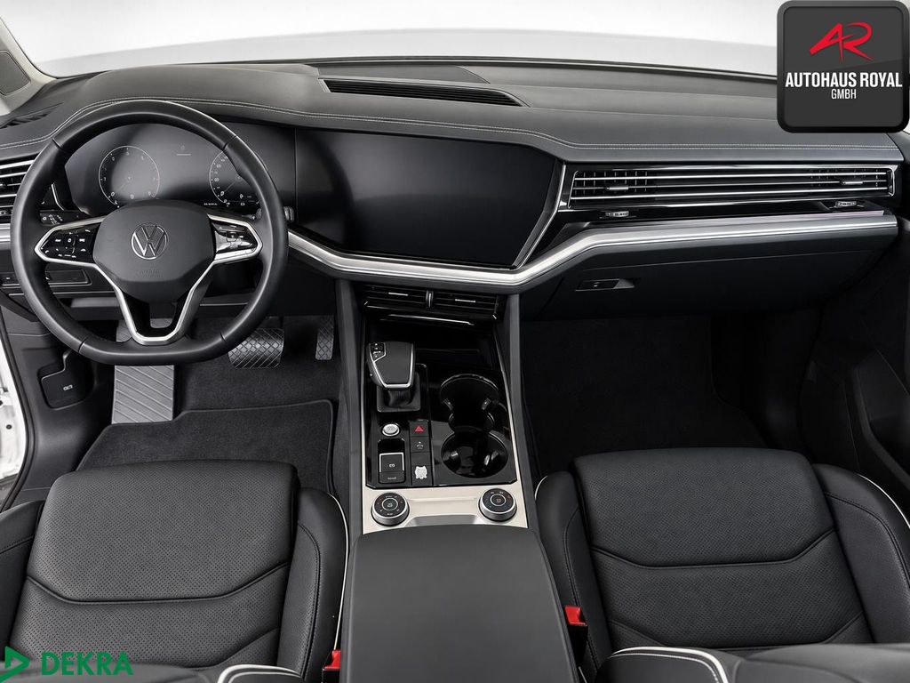 Volkswagen Touareg 2023 г. Белый, пробег 54107 км