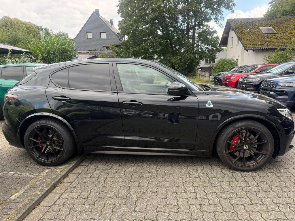 Alfa Romeo Stelvio 2022 г. Чёрный, пробег 18700 км