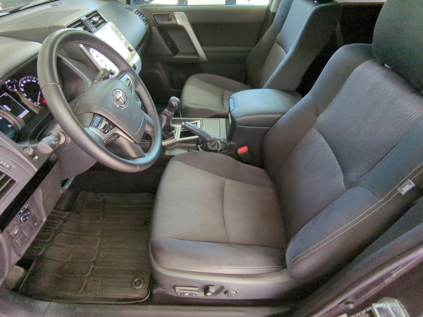 Toyota Land Cruiser 2022 г. Серый, пробег 30600 км