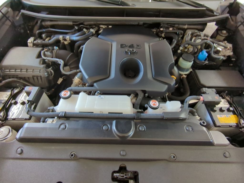 Toyota Land Cruiser 2022 г. Серый, пробег 30600 км