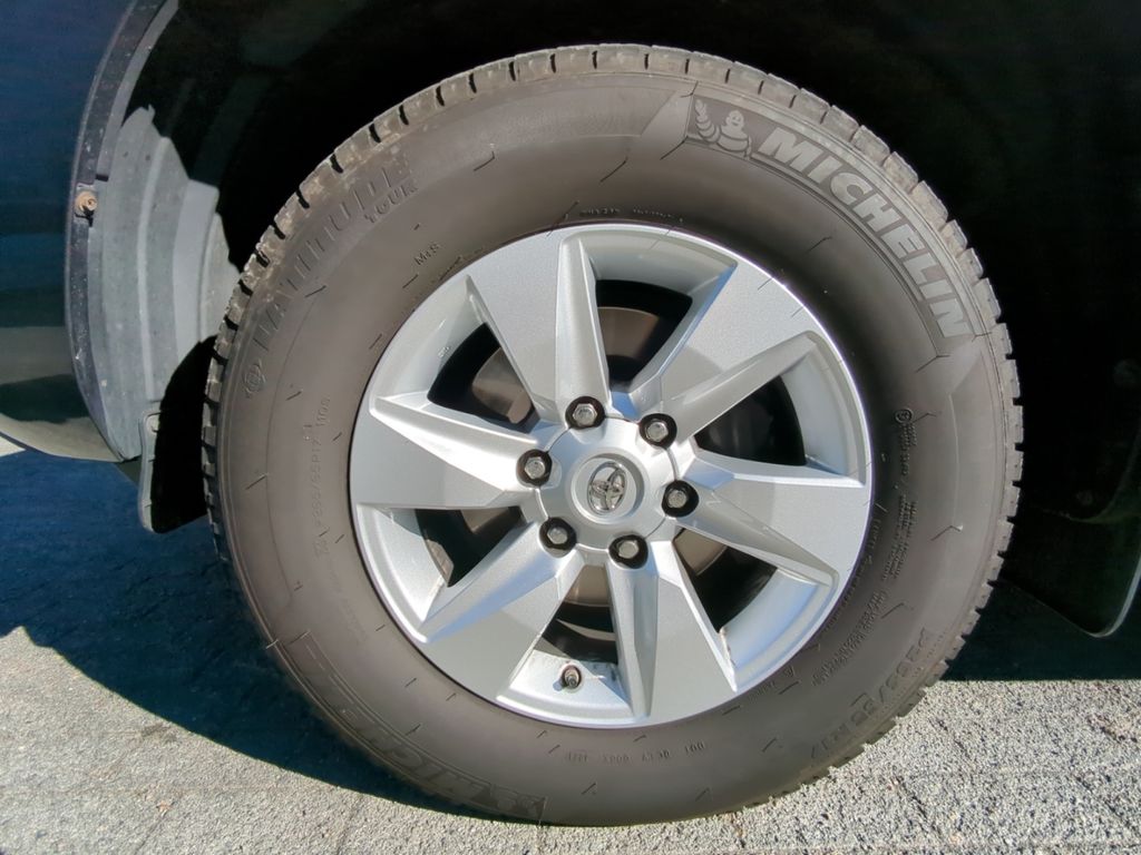 Toyota Land Cruiser 2022 г. Серый, пробег 30600 км