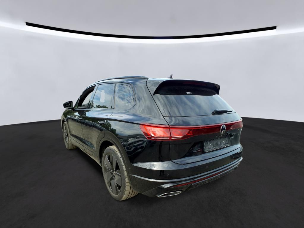 Volkswagen Touareg 2023 г. Чёрный, пробег 56500 км
