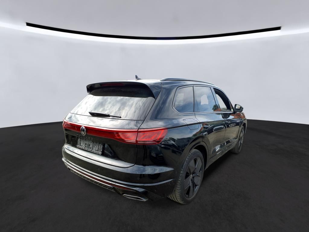 Volkswagen Touareg 2023 г. Чёрный, пробег 56500 км