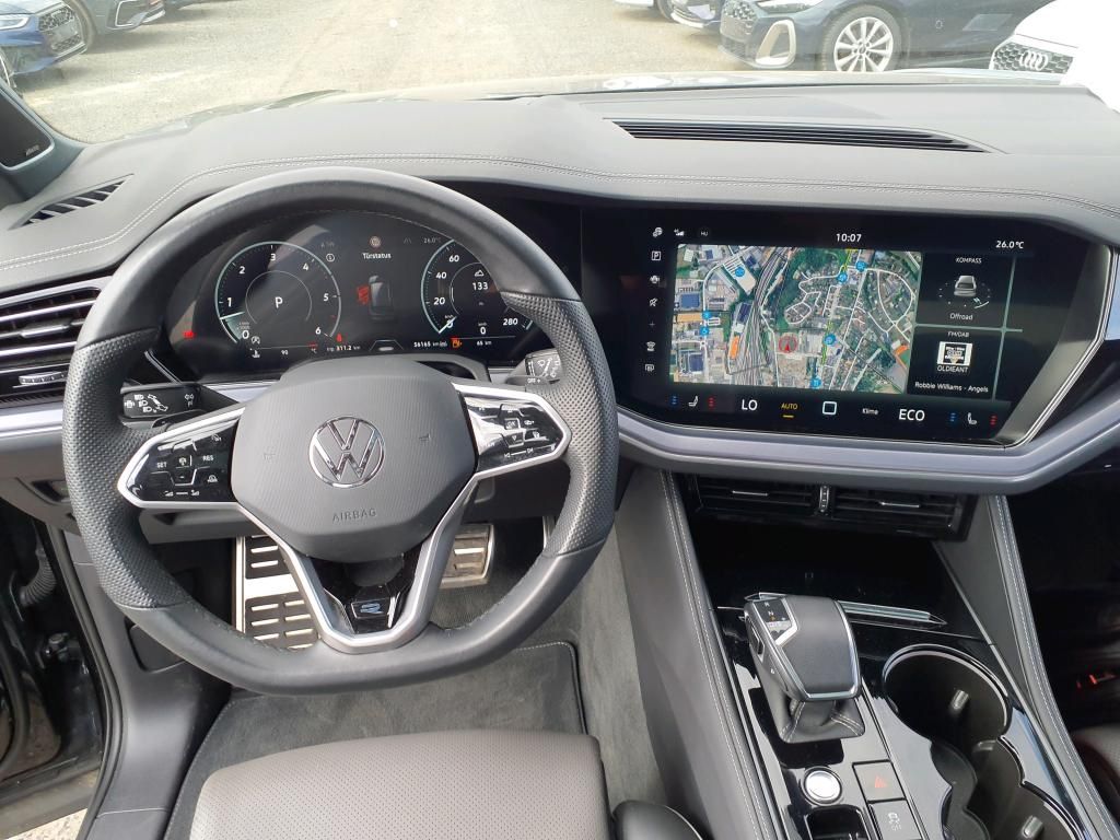 Volkswagen Touareg 2023 г. Чёрный, пробег 56500 км