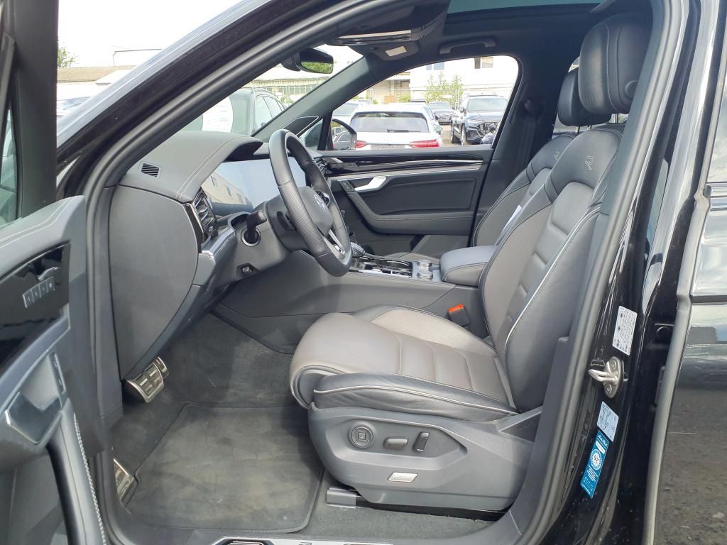 Volkswagen Touareg 2023 г. Чёрный, пробег 56500 км
