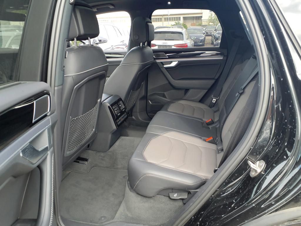 Volkswagen Touareg 2023 г. Чёрный, пробег 56500 км