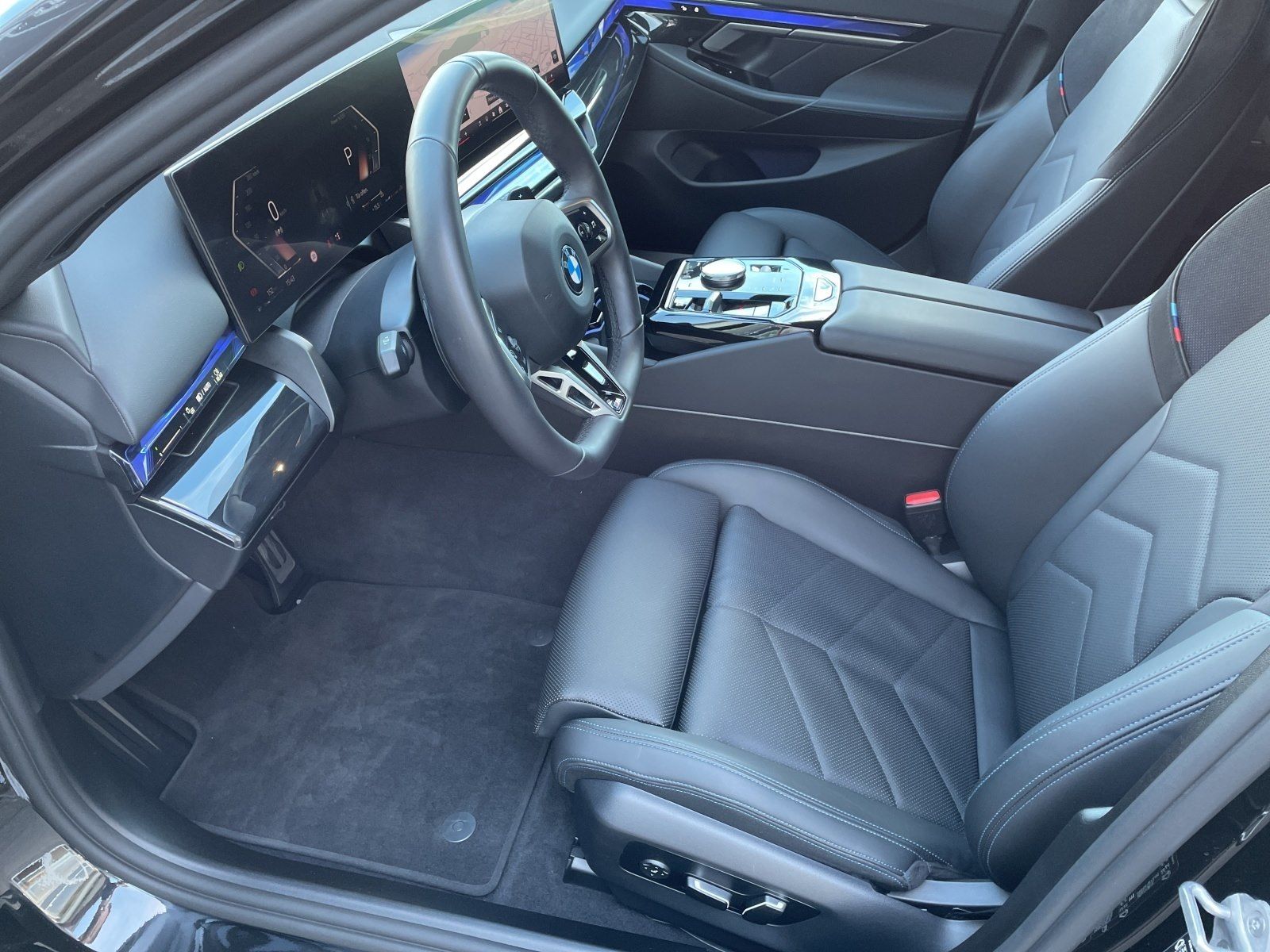 BMW 520 2026 г. Чёрный, пробег 15120 км