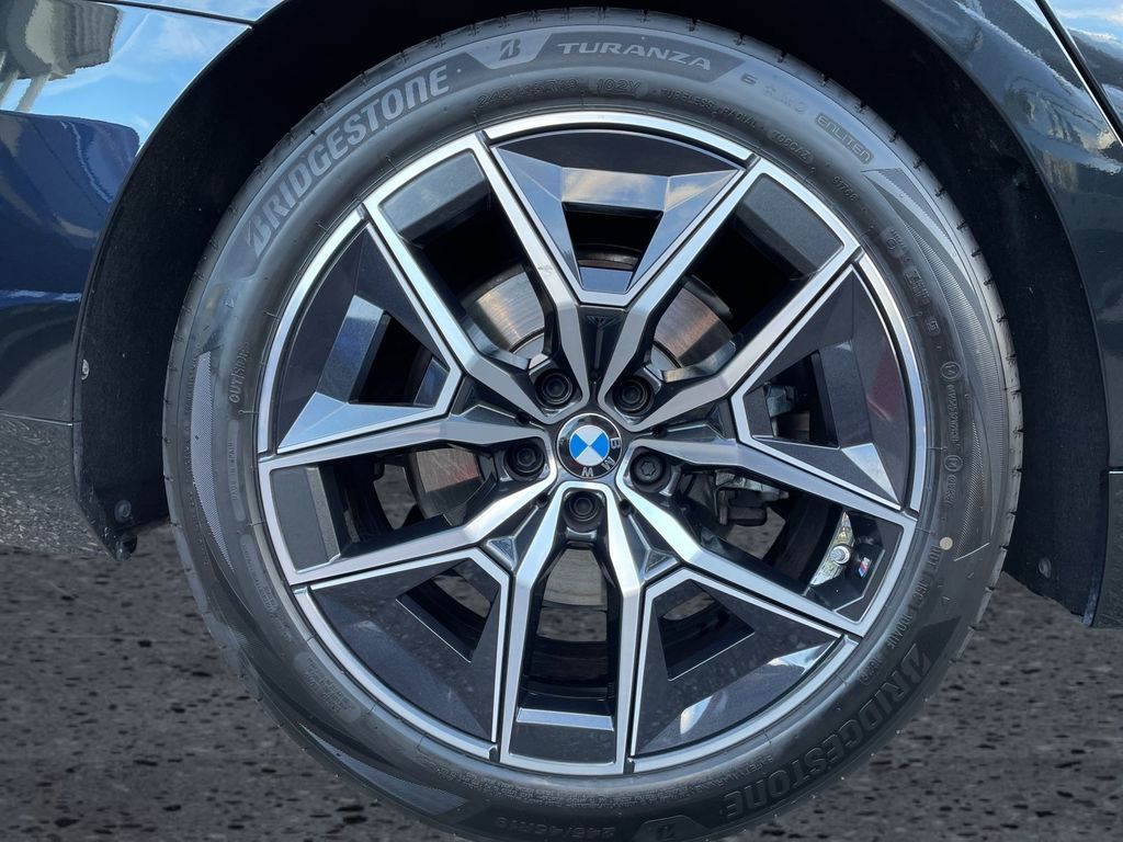 BMW 520 2026 г. Чёрный, пробег 15120 км