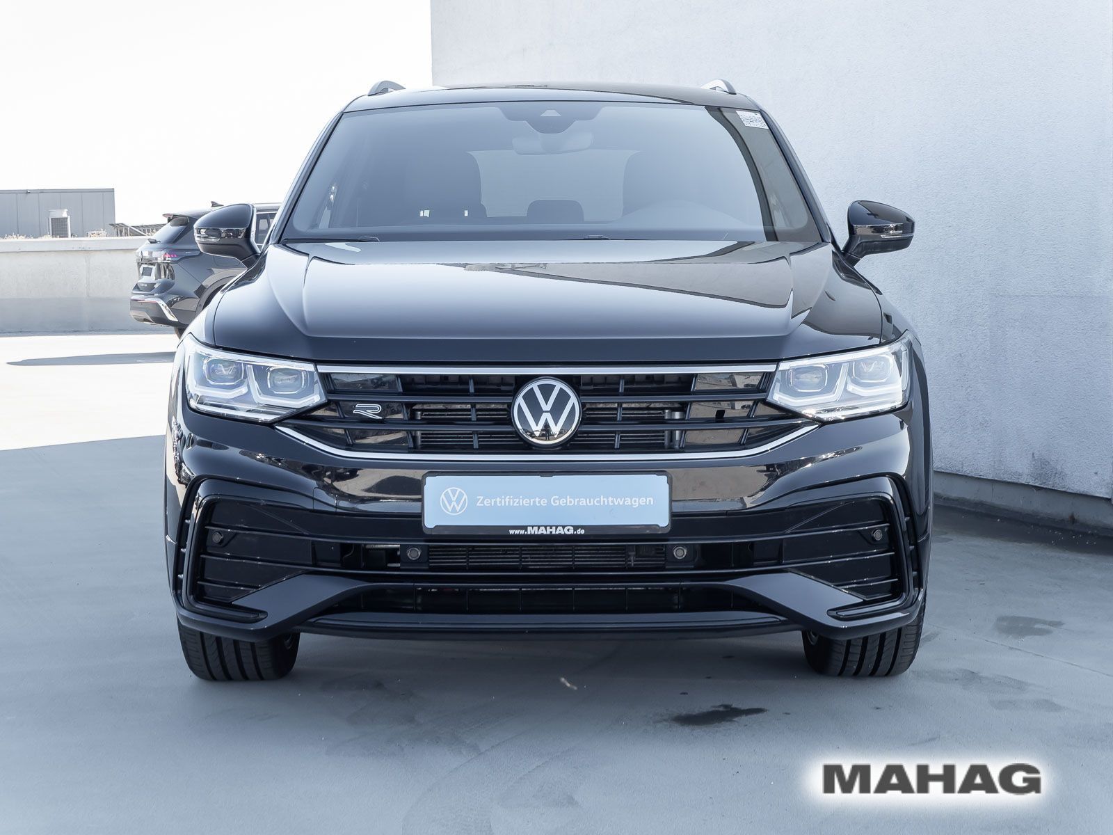 Volkswagen Tiguan 2023 г. Чёрный, пробег 33641 км