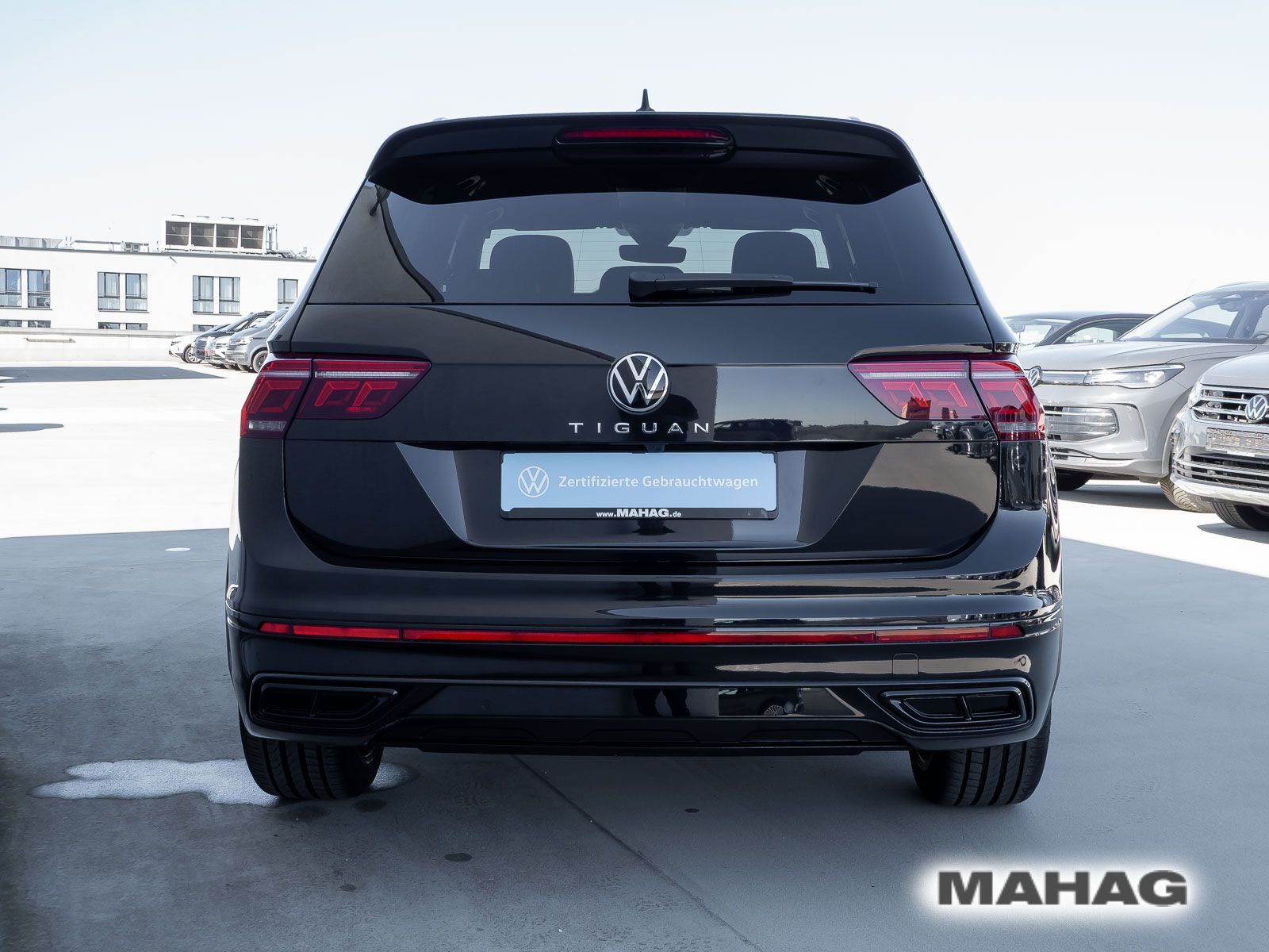 Volkswagen Tiguan 2023 г. Чёрный, пробег 33641 км