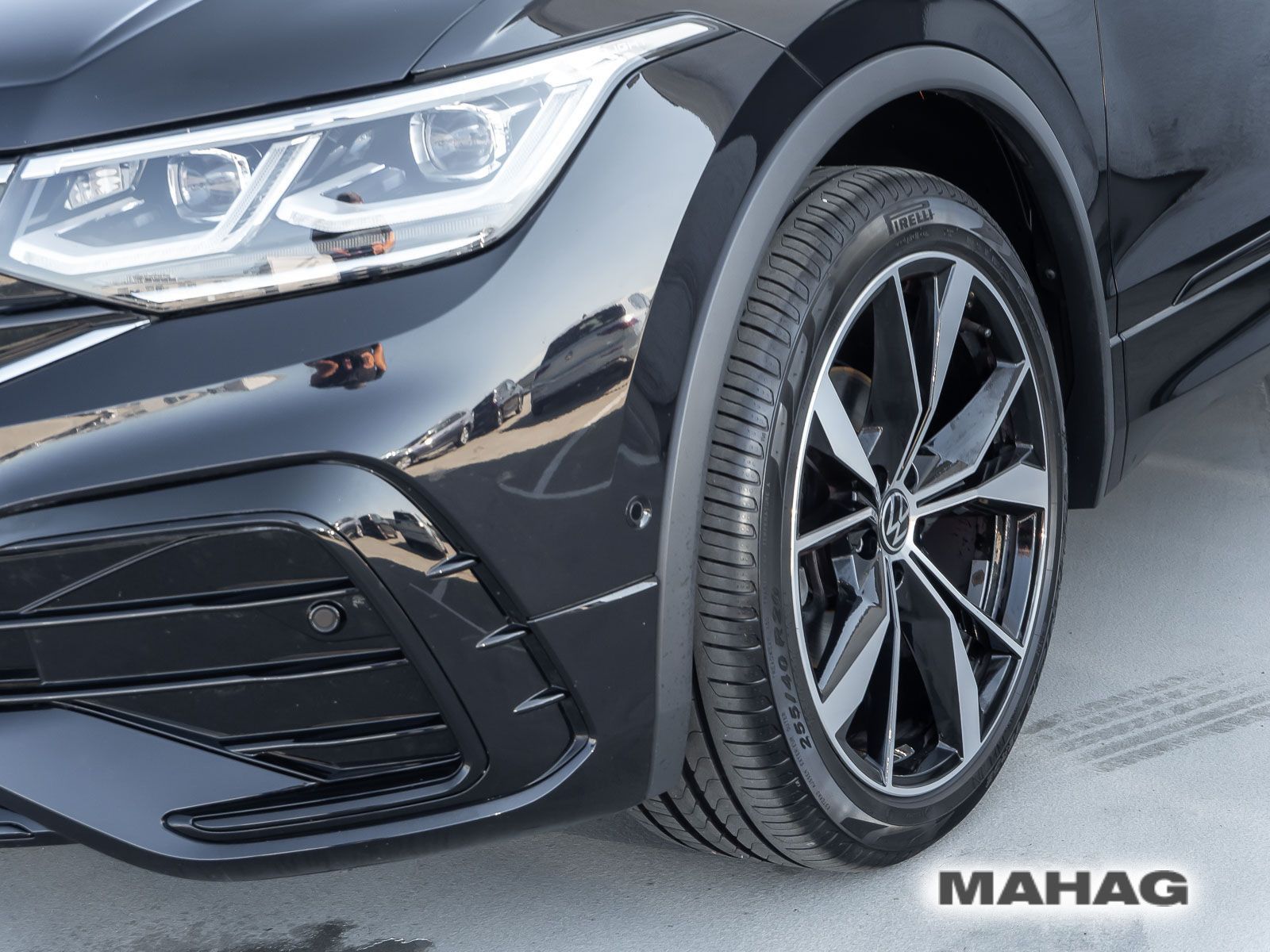 Volkswagen Tiguan 2023 г. Чёрный, пробег 33641 км