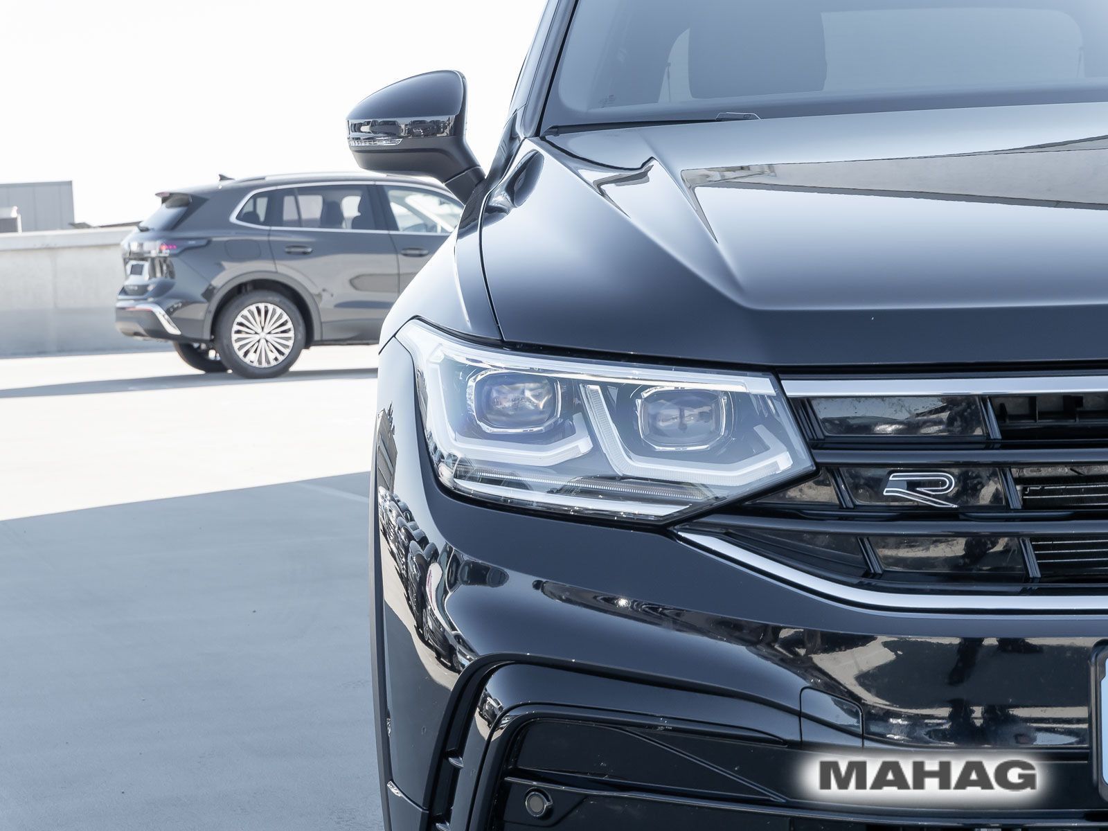 Volkswagen Tiguan 2023 г. Чёрный, пробег 33641 км