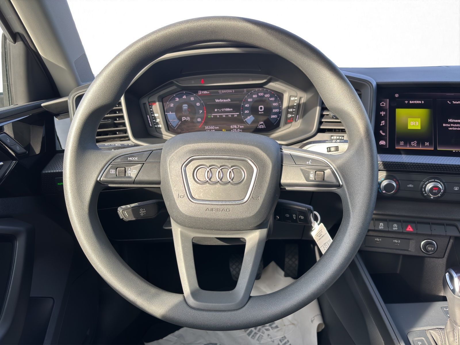 Audi A1 2022 г. Белый, пробег 35500 км