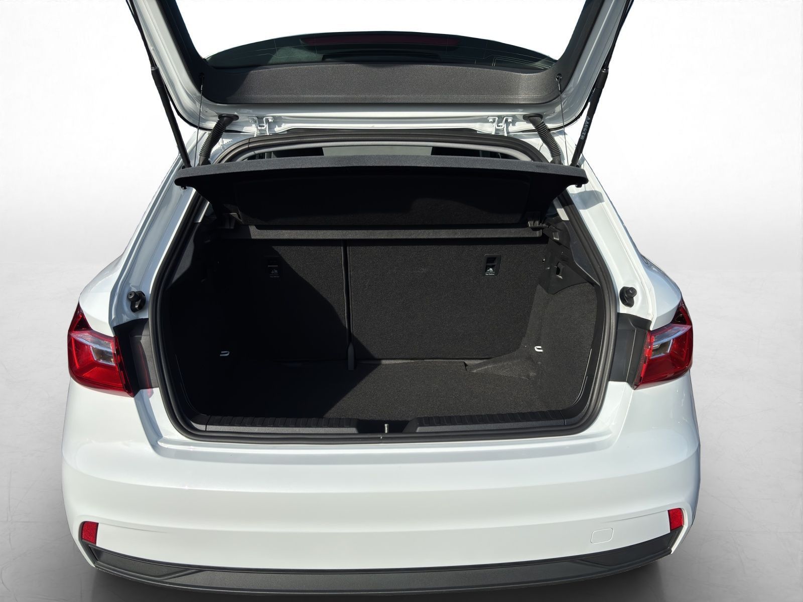 Audi A1 2022 г. Белый, пробег 35500 км