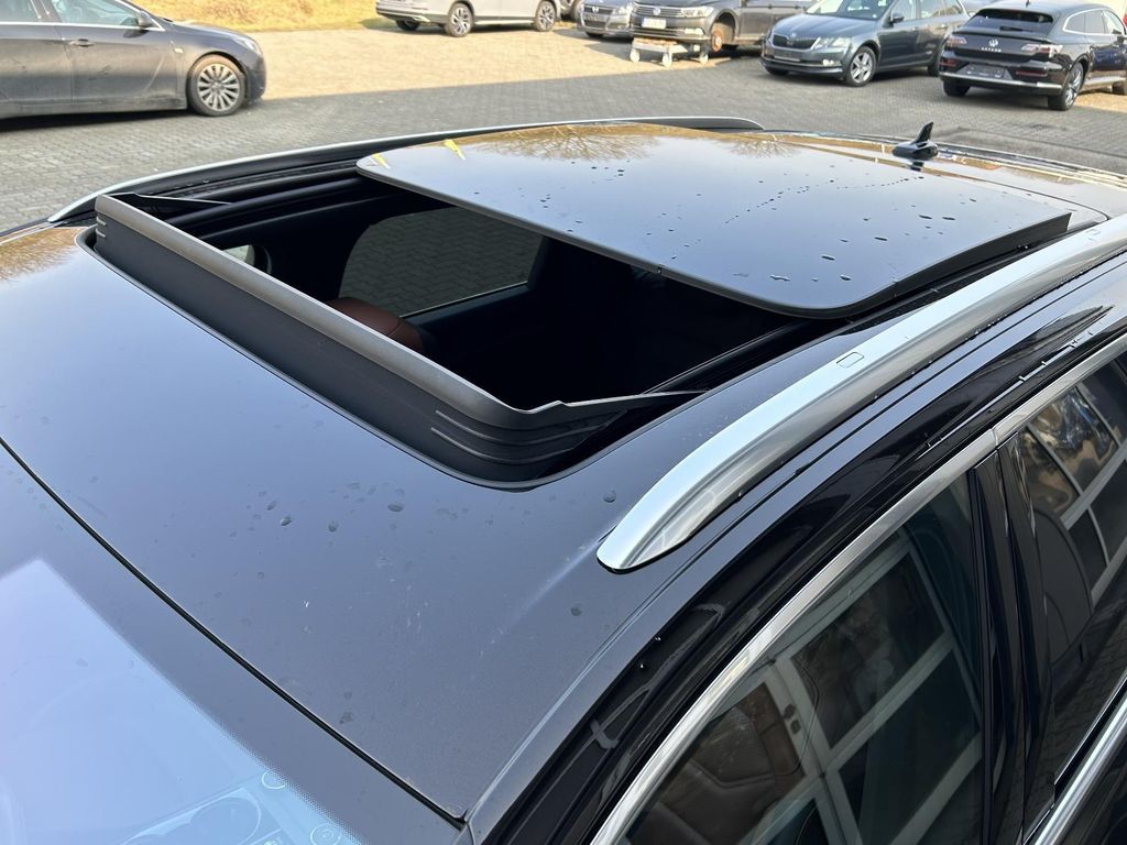 Volkswagen Touareg 2023 г. Коричневый, пробег 43481 км
