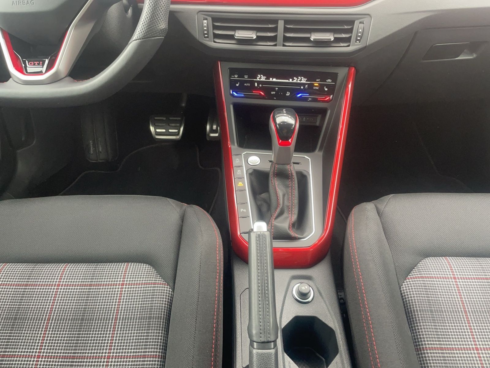 Volkswagen Polo 2022 г. Чёрный, пробег 19000 км